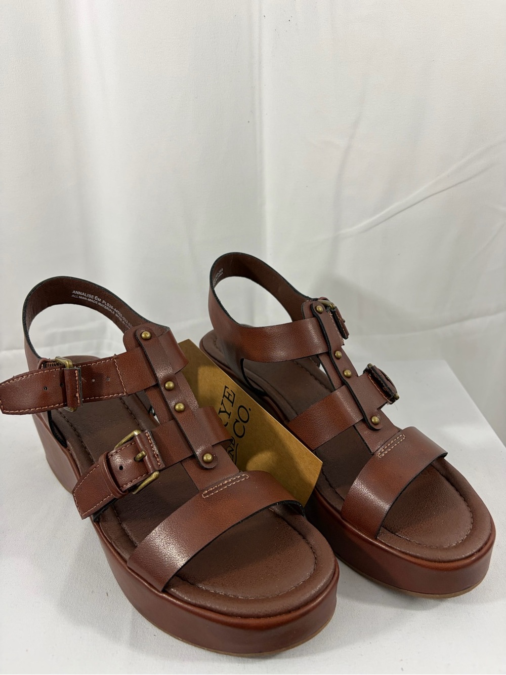 NWT Frye & Co Women’s Size 6 Brown Platform Sandals with Buckle Straps